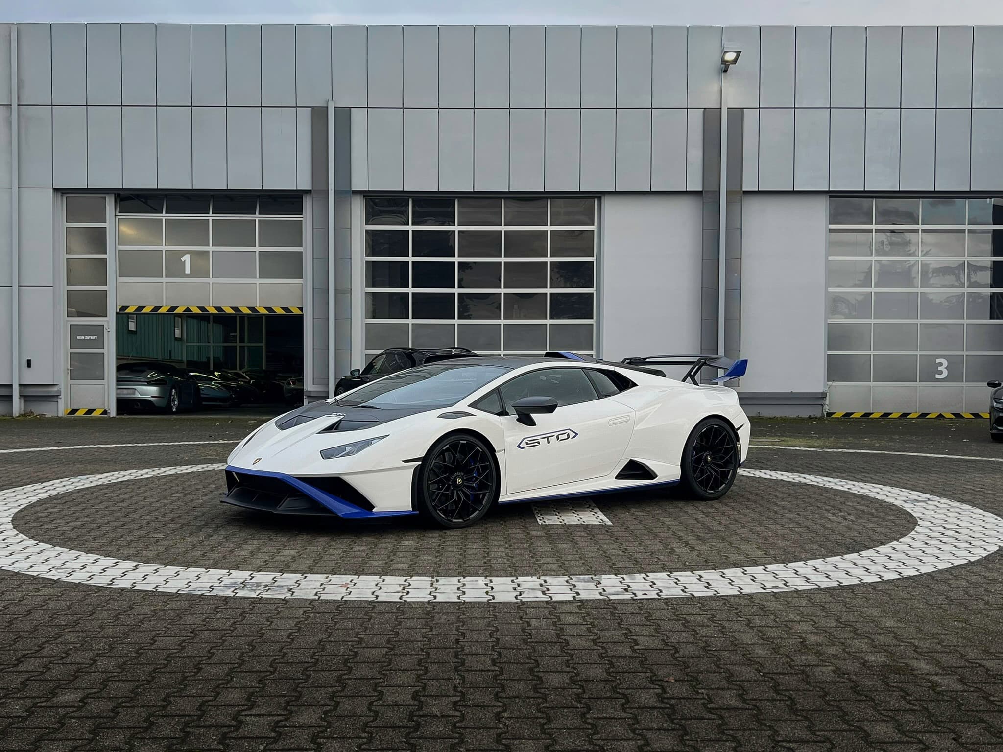 Huracan STO